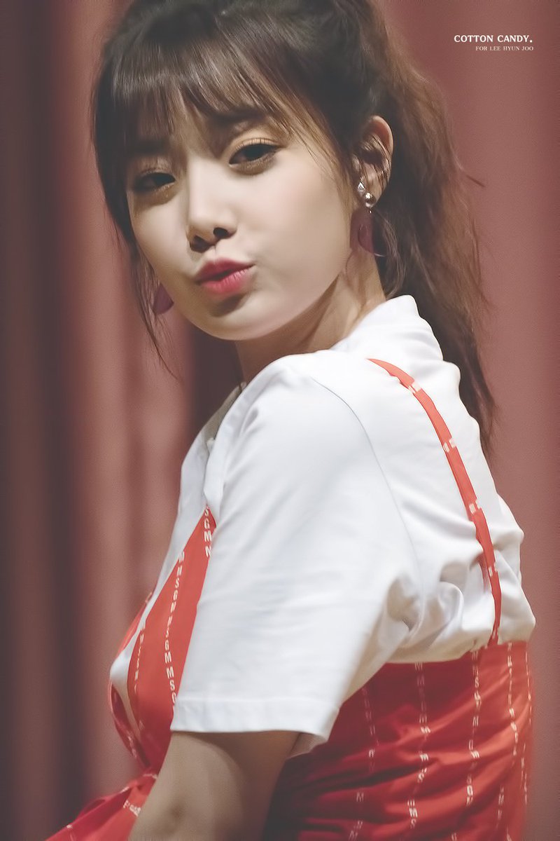_joojoocandy's tweet photo. 180527 유니티 (UNI.T) 1st MINI ALBUM [line] 발매기념 국제청소년센터 팬사인회 넘어 (No More) 공연
#유니티 #UNI_T #UNIT #이현주 #현주 #Hyunjoo @official_uni_T https://t.co/LcdE0n9aXc
