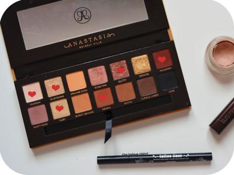 Focus_Beaute's tweet photo. Un #maquillage de tous les jours et lumineux avec la #SOFTGLAM d’Anastasia Beverly Hills ? https://t.co/jq68vv8ewH @elsamakeupaddict https://t.co/QuxJ4dMbIW