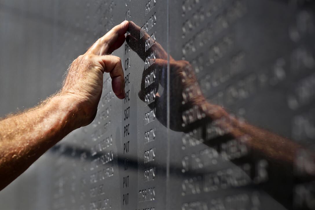 sigsauerinc's tweet photo. Today, we remember those who have paid with their lives in service of our great Nation and honor their sacrifice with immense gratitude. (Air National Guard photo courtesy of Tech. Sgt. Matt Hecht) https://t.co/byHO09SExB