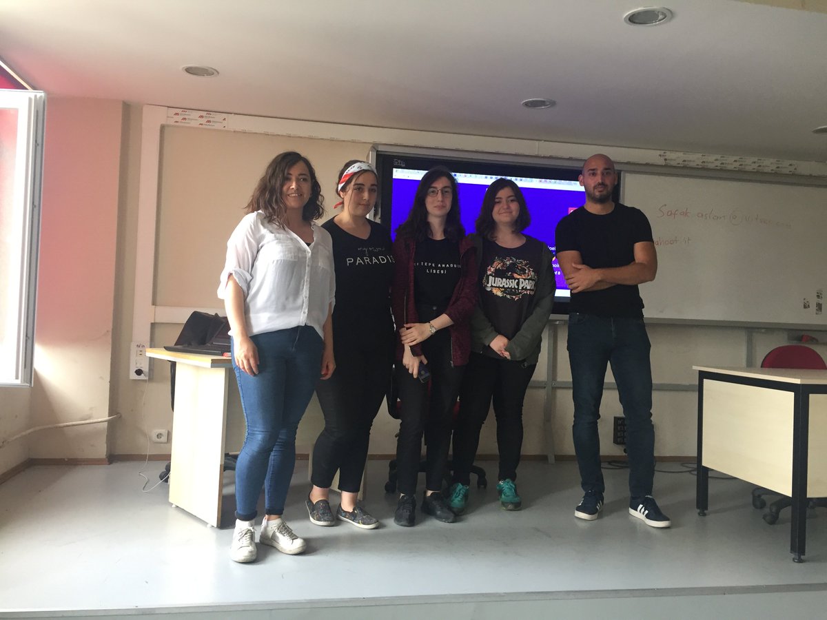 81SiberKahraman's tweet photo. Geleceğin Siber Kahramanlarını Arıyoruz! @MaltepeMaker desteğiyle düzenlenen Siber Güvenlik Uzmanlığı Yolunda Kariyer Adımları seminerimizde Maltepe Anadolu Lisesi öğrencileriyle bir araya geldik. @safakaslan9 @InfoTusidam @batuhantosun @AtikEren https://t.co/XyHbgxsV4H