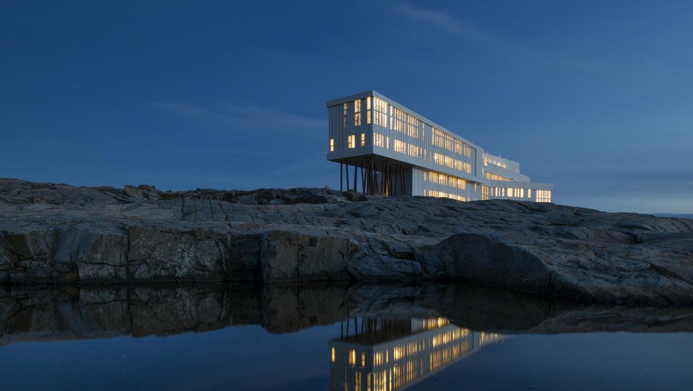 MagazineVoyages's tweet photo. Venez passer une nuit dans un environnement sauvage, sur la petite île de Fogo au large de Terre Neuve, au Canada. Le @fogoislandinn est un hôtel ultra moderne perché sur pilotis dont toutes les chambres donnent sur la mer !
@AuthentikCanada #Canada #wild #voyagesvoyages #Hotel https://t.co/oM6wXBrZgs