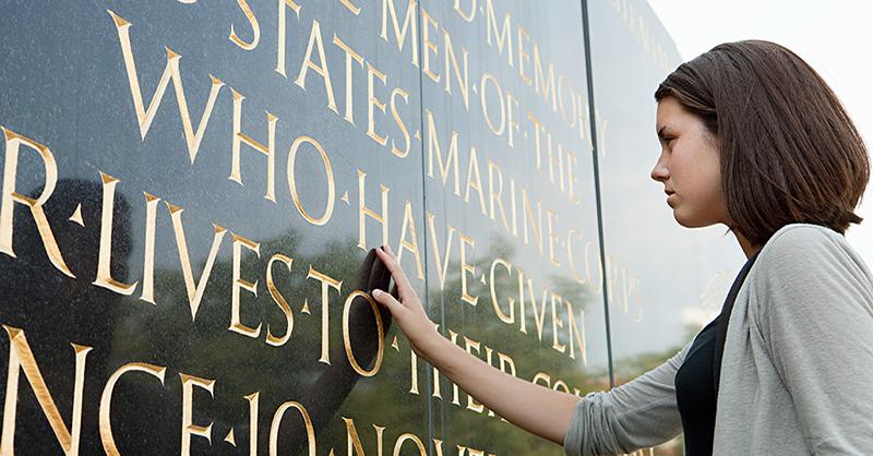 MerrillLynch's tweet photo. Honoring those who’ve given their lives--and the families who must go on, somehow, without them. #MemorialDay2018 https://t.co/X1fWHyIKl5