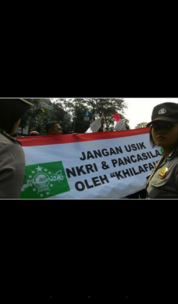 YuYemElek01's tweet photo. @BadjaNuswantara Mayoritas warga Indonesia tidak butuh HTI, khilafah...
faham khilafah jagad raya tidak menghormati kemerdekaan pada setiap negara dan bangsa...
#save_BangsaIndonesia
#save_NKRI
#save_PancaSila
#save_BhinnekaTunggalIka
#save_ibuPertiwitercinta https://t.co/QhPAWxR1NB