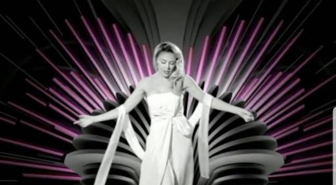 Happy birthday Kylie Minogue. She\s the one. I love her, I love her, I love her, I love her. 
