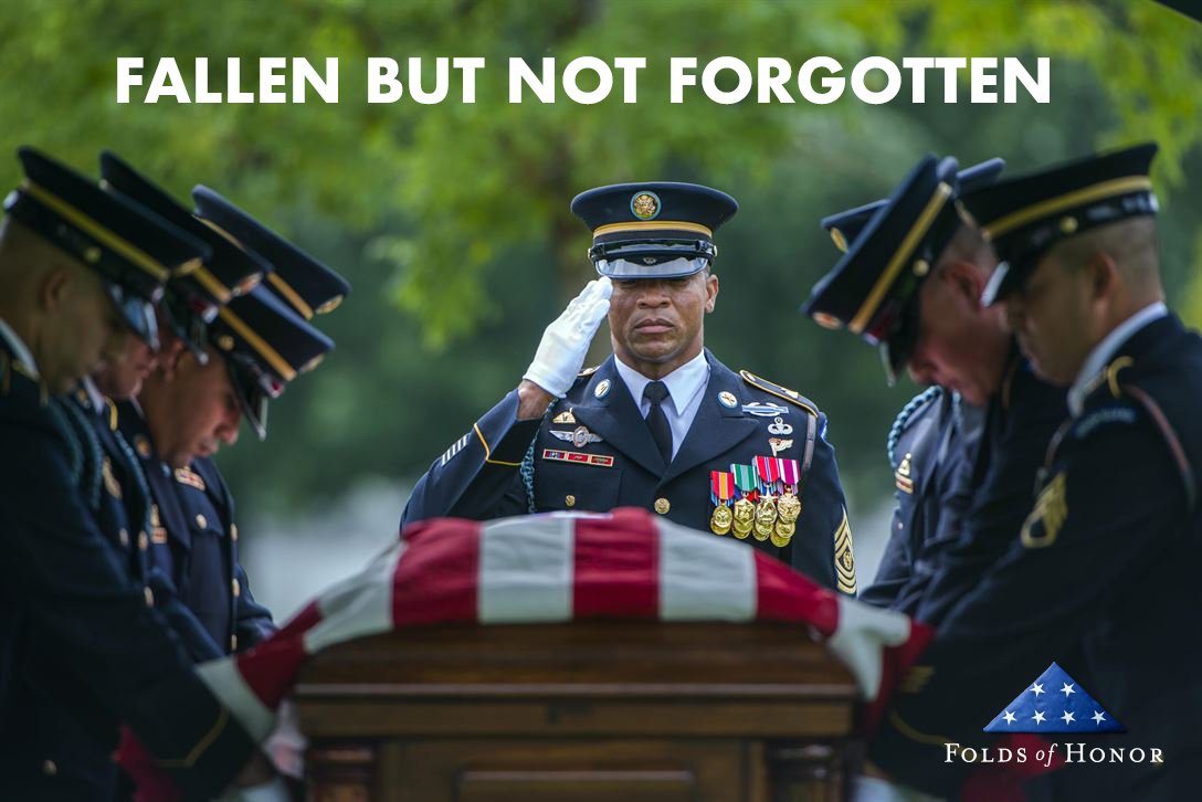 FoldsofHonor's tweet image. This Memorial Day, we will come together as a nation and solemnly salute the heroes who selflessly gave their life to make America the land of the free.

#MemorialDay #FallenbutNotForgotten #FreedomIsntFree