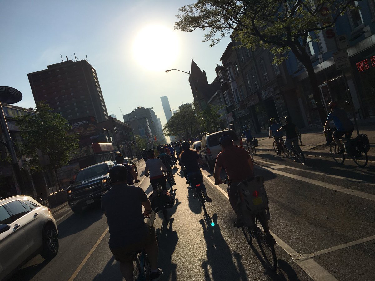 GreggLintern's tweet photo. Sunrise on beautiful Bloor #biketowork #Toronto https://t.co/30tD8xKm7f