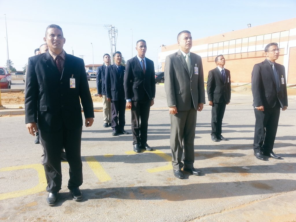 CICPC0453's tweet image. &quot;Servidores para la Paz&quot; del CICPC Punta de Piedra, Inicia con gran entusiasmo el comienzo de semana con este lunes civico, entonando las gloriosas notas del Himno Nacional y la de nuestra Institución. @DouglasRicoVzla @PRENSACICPC @PREVENCIONCICPC