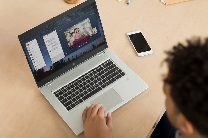 MercaComputing's tweet image. El HP EliteBook 1050 es el protagonista de una renovación de ordenadores preocupados por el 'Visual Hacking' goo.gl/qsTWHi vía @xataka #xataka #mercacomputing #tecnologia #tech #informatica #ordenadores #tecnologia