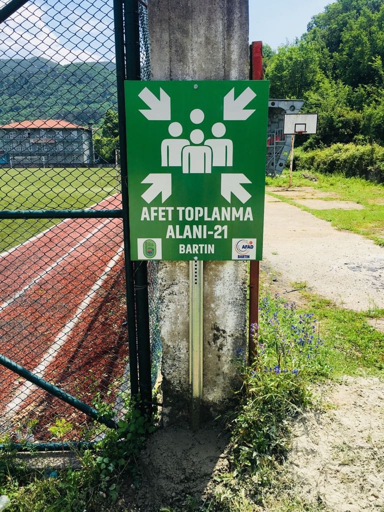 İLİMİZ AFET MÜDEHALE PLANI KAPSAMINDA BELİRLENEN TOPLANMA ALANLARINA TABELALAR YERLEŞTİRİLDİ
bartin.afad.gov.tr/tr/28049/ILIMI…