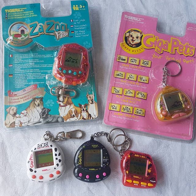 Tamapetchi's tweet photo. My very small Giga pet collection :3
#tamagotchi #gigapet #gigapets #gigatrex #gigadino #babytrex #gigadalmatian #gigapetdalmatian #gigapetkitty #compukitty #gigasalem #gigapetsalem #salemgigapet #sabrinatheteenagewitch #gigapound #gigapetspound #virtual… https://t.co/10VHY0tcnL https://t.co/jCaUYDc47D