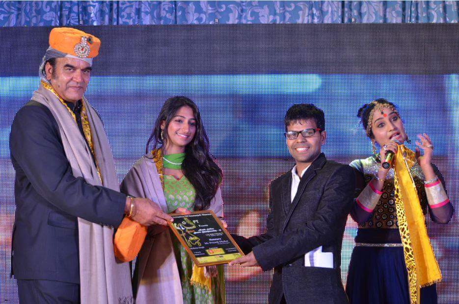 MohenaSinghWeb's tweet photo. #ThrowbackDiaries
To @SinghMohena Judging Grand Finale of NIDC, 2013 and felicitating students of कलावृक्ष School of Kathak in Mathura.
#MohenaAddicted #Mohena #MohenaSingh #MohenaKumari #MohenaKumariSingh #Juding #Dance #Dancer #Event https://t.co/8rGqxJXVUG