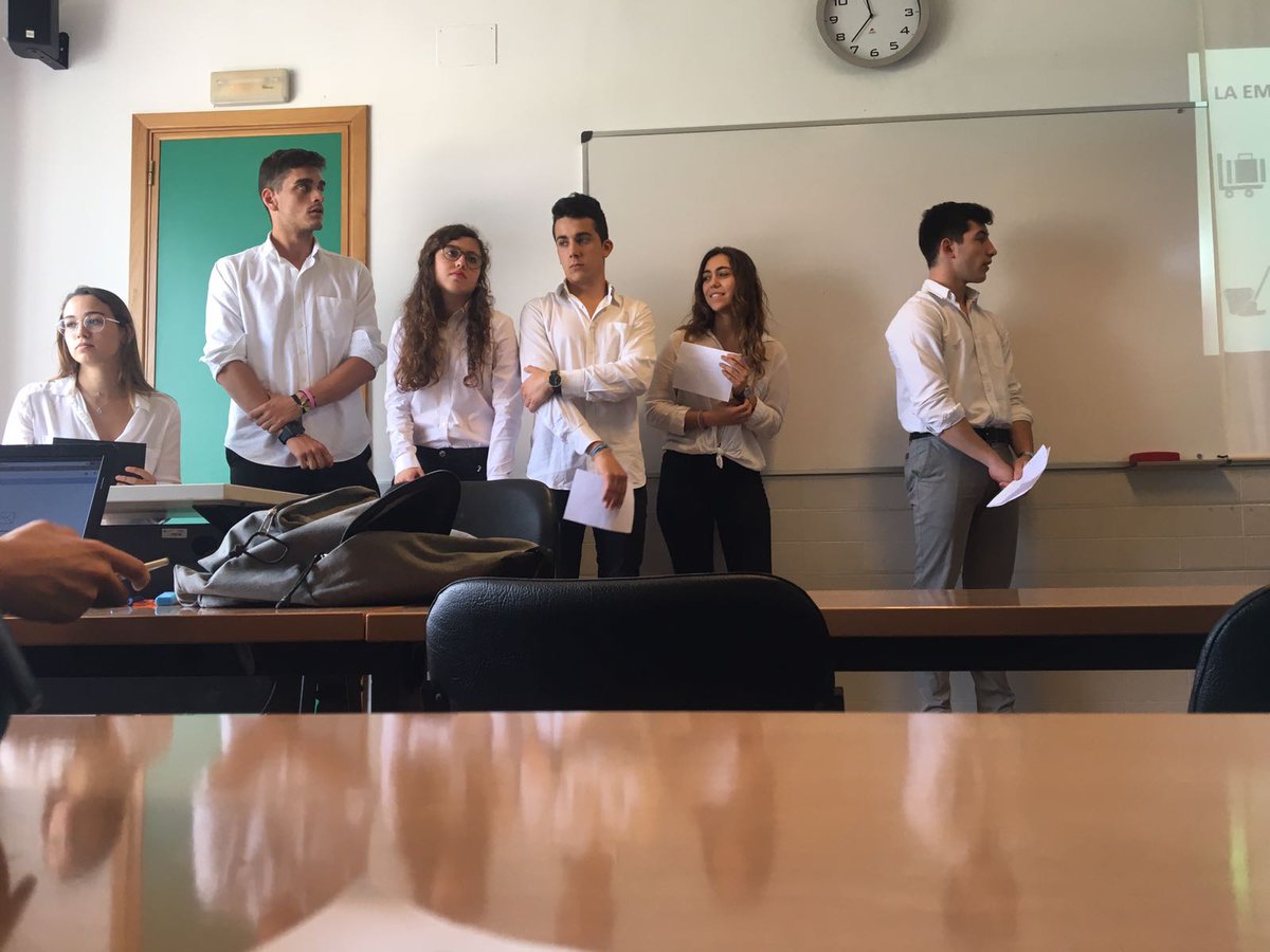 SomTurisme's tweet photo. Aquesta setmana ve carregada de presentacions d'alumnes a diverses assignatures. Aquí vos deixam una mostra, a Gestió de la Qualitat. Ànims! .@magdapujol8 .@MarcSanchez1992 .@paulapujol98 https://t.co/4ELuZQw6tX
