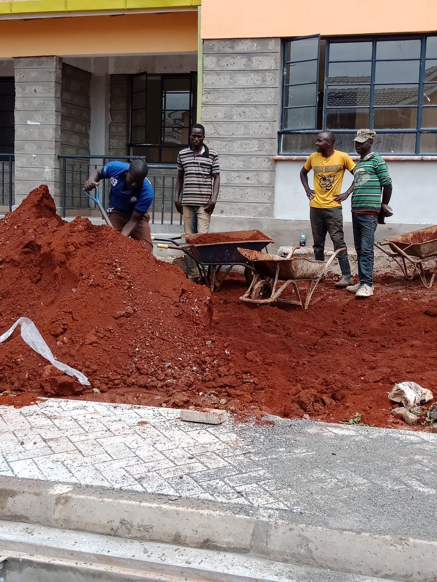 Men at work. Creating sustainable and decent housing for Kenyans.
#nhc
#housingthenation^CK