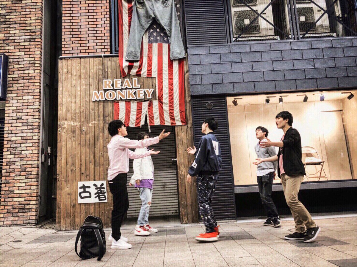 sugikei24's tweet image. 路上ライブしてたら後ろの大人二人に出会って、最初はからかいかなって思ったらお金くれて夢追いかけてる人応援したいって今度飯行こうって行ってくれてラーメンショウも奢ってくれて焼肉も奢ってくれて
一緒に歌ってくれて。人生って何が起きるかわからないって俺証明出来る。
#REALMONKEY #感謝