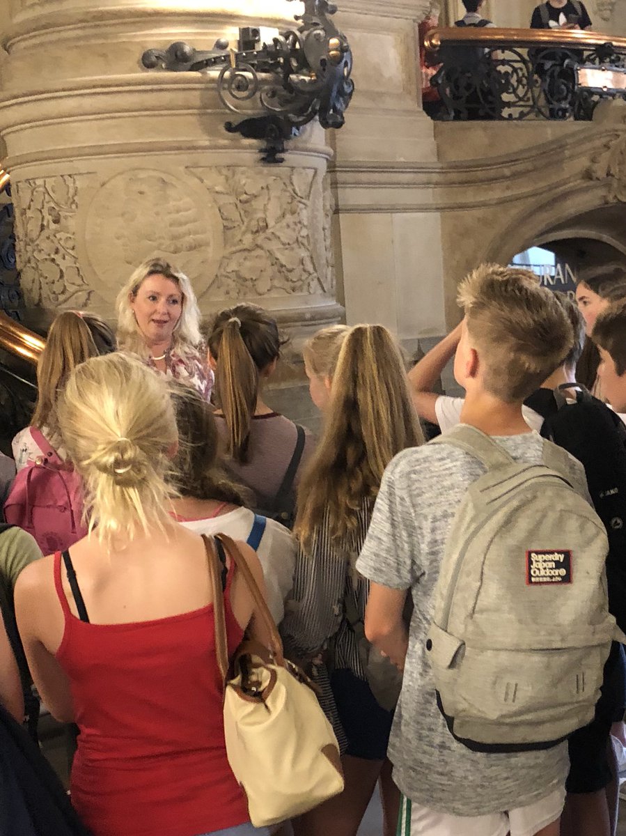 Heute habe ich einer siebten Klasse des Gymnasiums Blankenese meinen Arbeitsplatz gezeigt, der gleichzeitig wohl einer der schönsten Arbeitsplatze Hamburgs überhaupt ist – das Hamburger Rathaus.
#rathaushamburg #hamburg #040 #hhbue #fdp #fdphh