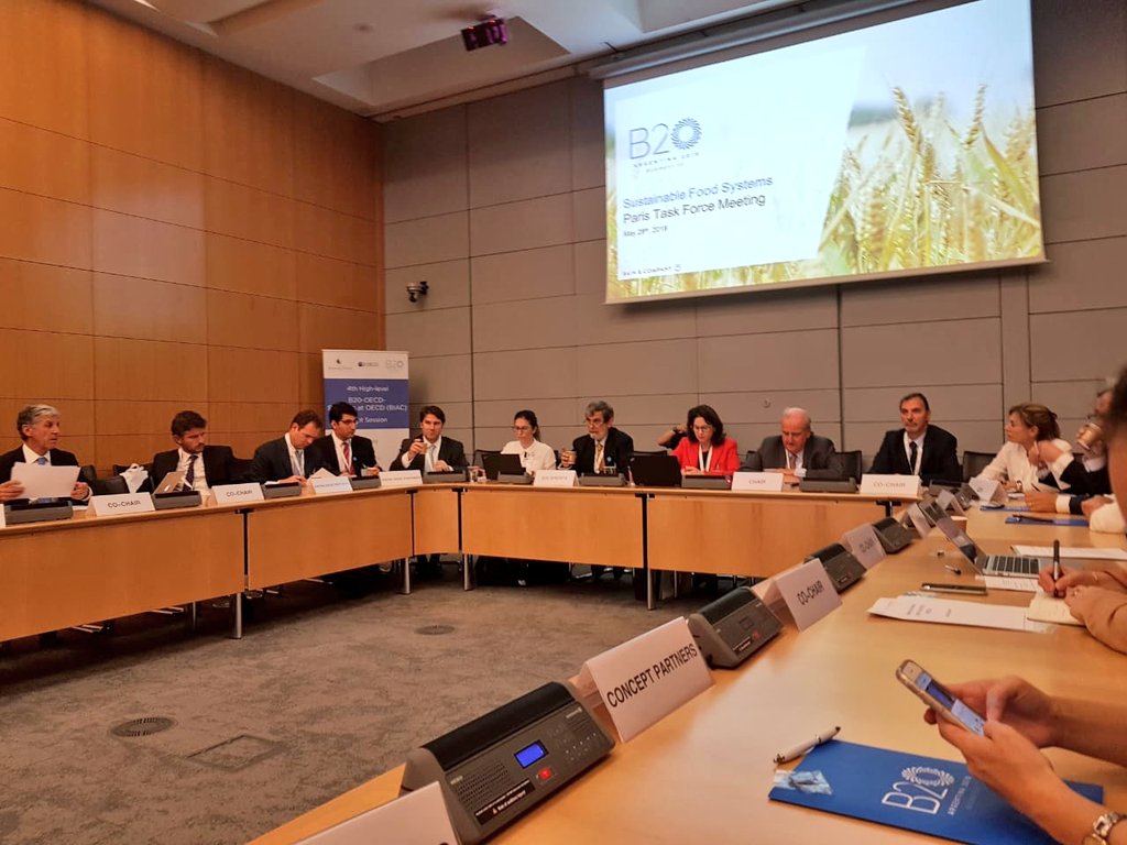 crea_arg's tweet photo. #MovimientoCREA es parte de una nueva reunión de @b20 en París trabajando sobre el desarrollo de sistemas alimentarios sostenibles #B202018 https://t.co/v9s4X3Rul2