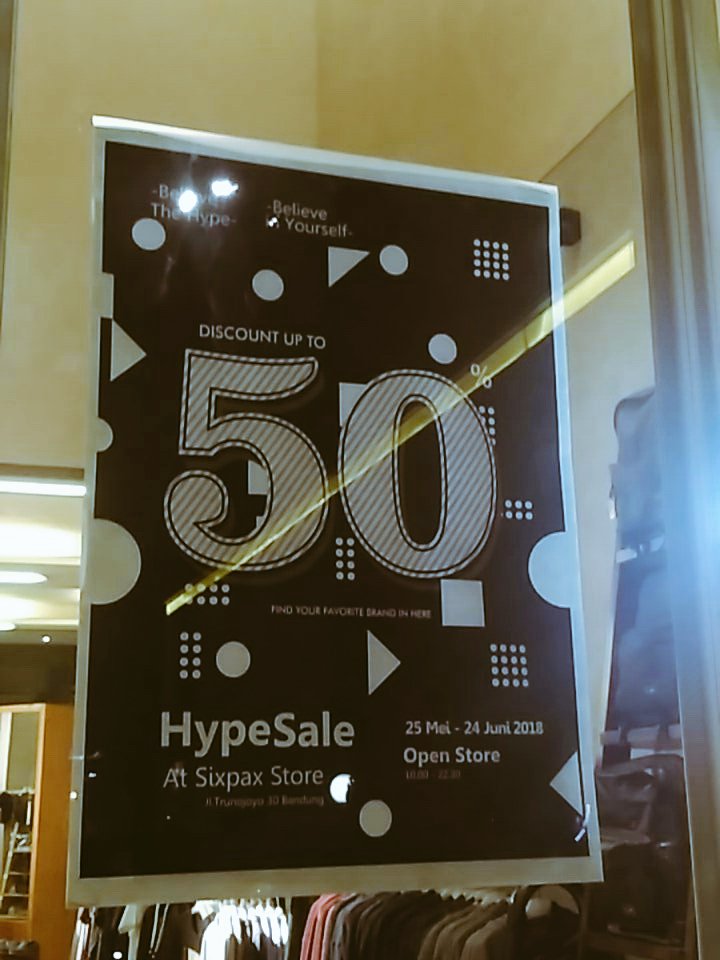 SIXPAXclothing's tweet photo. Woooohoooo! Menyambut weekend seru di awal Juni 2018. SALE 50% S/X Hanya ada di jl trunojoyo no.30 Bandung loh. Mari mampir sampai larut malam. #SXsale https://t.co/nvDY4UgWbk