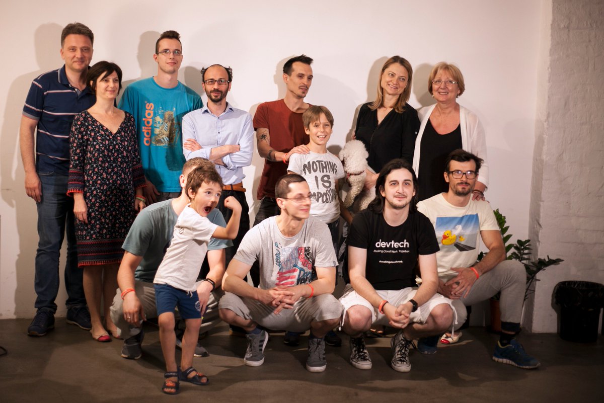 kancelarijaITE's tweet photo. Nakon 48 sati neprekidnog rada programerskih timova, odabrani pobednici #CodeGovernment Hakatona, koje je Kancelarija za IT i eUpravu organizovala u saradnji sa Kabinetom predsednice Vlade RS i @DigitalnaSrbija u @startitrs Beograd i @DeliProstor u Nišu. https://t.co/Dxy8QB9n4B https://t.co/dIuWzpxFdl
