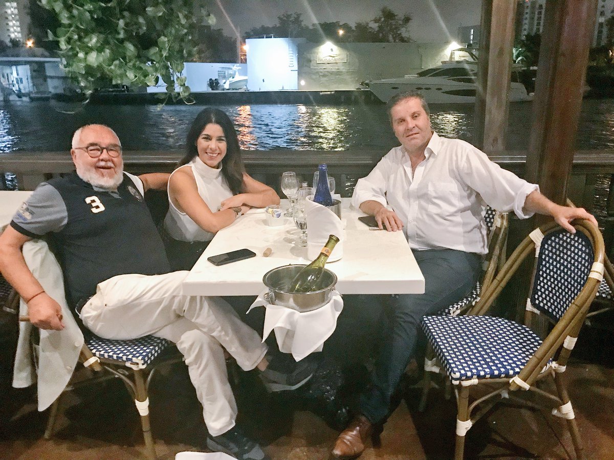 NoreLizLaTorre's tweet photo. con mi gran amigo y gran Productor #Español 🎬#JF
Cuantas Historias y Cuantos Consejos ... Gracias!! #StepsBySteps #LaVida #Miami #España🇪🇸 #PuertoRico 🇵🇷 https://t.co/RvpHE7JyR3