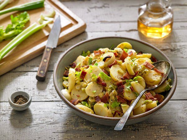 DowneyFarms's tweet photo. This German potato salad doesn't contain any mayonnaise but is rich with bacon and Dijon mustard. Delicious! https://t.co/pRAfGV555k https://t.co/XsCU7FVeI5