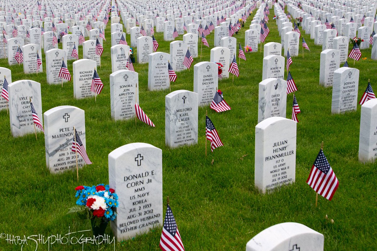 200,000 flags for 200,000 heroes. happy memorial day 🇺🇸