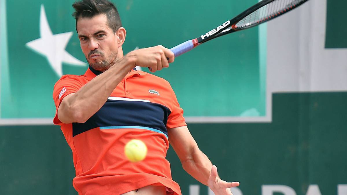 Enorme <a href="/GuillermoGLopez/">Guillermo García</a> eliminando a S. Wawrinka, finalista del <a href="/rolandgarros/">Roland-Garros</a> del año pasado 6-2/3-6/4-6/7-6(7-5)/6-3 

Grande Guillermo ! 👏🏻🎾

#París #ATP #RG
