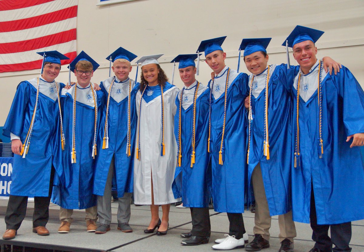 tracyrose131's tweet photo. Congratulations class of 2018! https://t.co/J4Bp1ZyJte