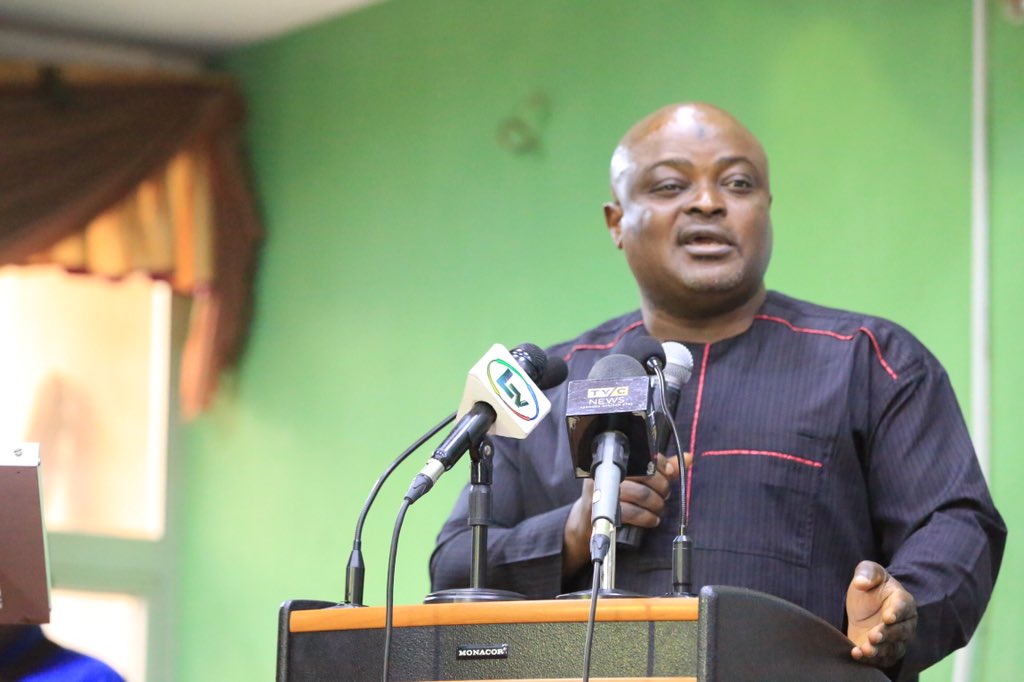 mudashiru_obasa's tweet photo. @mudashiru_obasa responding to the press at the #LSHAMediaParley. #EkoOniBaaje https://t.co/UBPT7UqzEU