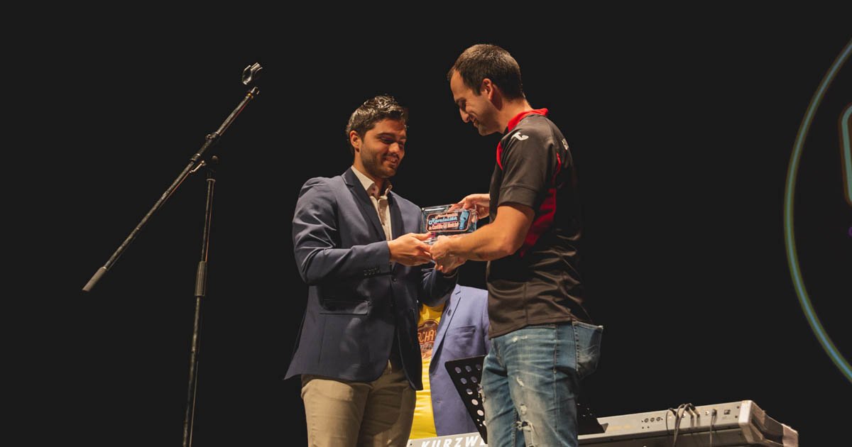 Darío Mares <a href="/ResumePelis/">Darío Mares</a> recibe el premio a Mejor Monologuista Revelación de Castilla-La Mancha en la Noche CastellanoManchega del Festival <a href="/gachascomedy/">Gachas Comedy</a> #CMM

cmmedia.es/sala-de-prensa…