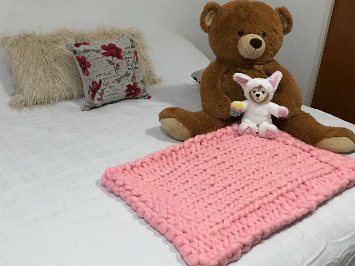 karinadlv's tweet image. Buen día gente. Estoy sin trabajo y comencé a tejer mantas con lana XXL. Pie de cama, manta de todas las medidas y también para cunas. Preguntas por precio, medidas y colores x DM. Pueden ayudarme con un RT?? Gracias!!!!