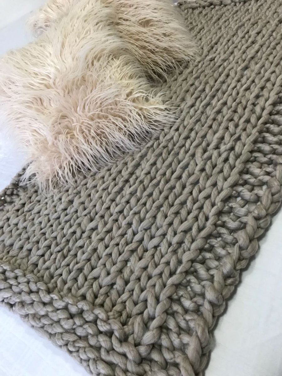 karinadlv's tweet image. Buen día gente. Estoy sin trabajo y comencé a tejer mantas con lana XXL. Pie de cama, manta de todas las medidas y también para cunas. Preguntas por precio, medidas y colores x DM. Pueden ayudarme con un RT?? Gracias!!!!