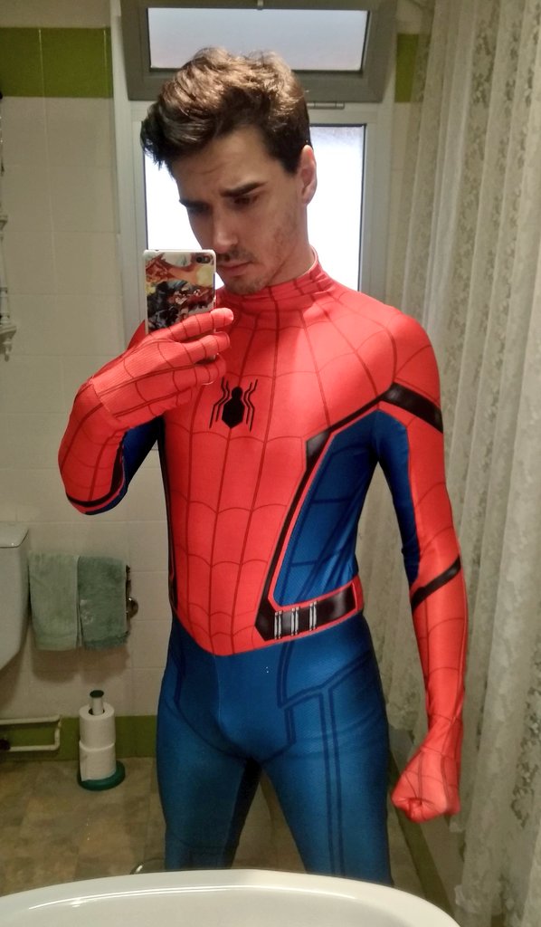 AdriUmbreon's tweet photo. I'm not Peter Parker https://t.co/ctQHcaK5QS