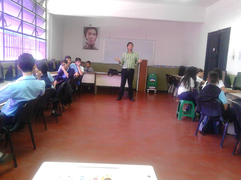 Inicio de Robotica en el L.N Luis Lopez Mendez, Manejo del Programa Kartutle para estudiantes 2do año, Grupo de Creación Recreación y Producción Informática, Profesor Jose Luis Colmenares <a href="/jutoguecardenas/">ETRC Dr JUAN TOVAR G</a> en acompañamiento del Profesor, Carlos Velandria, @clifcardenas