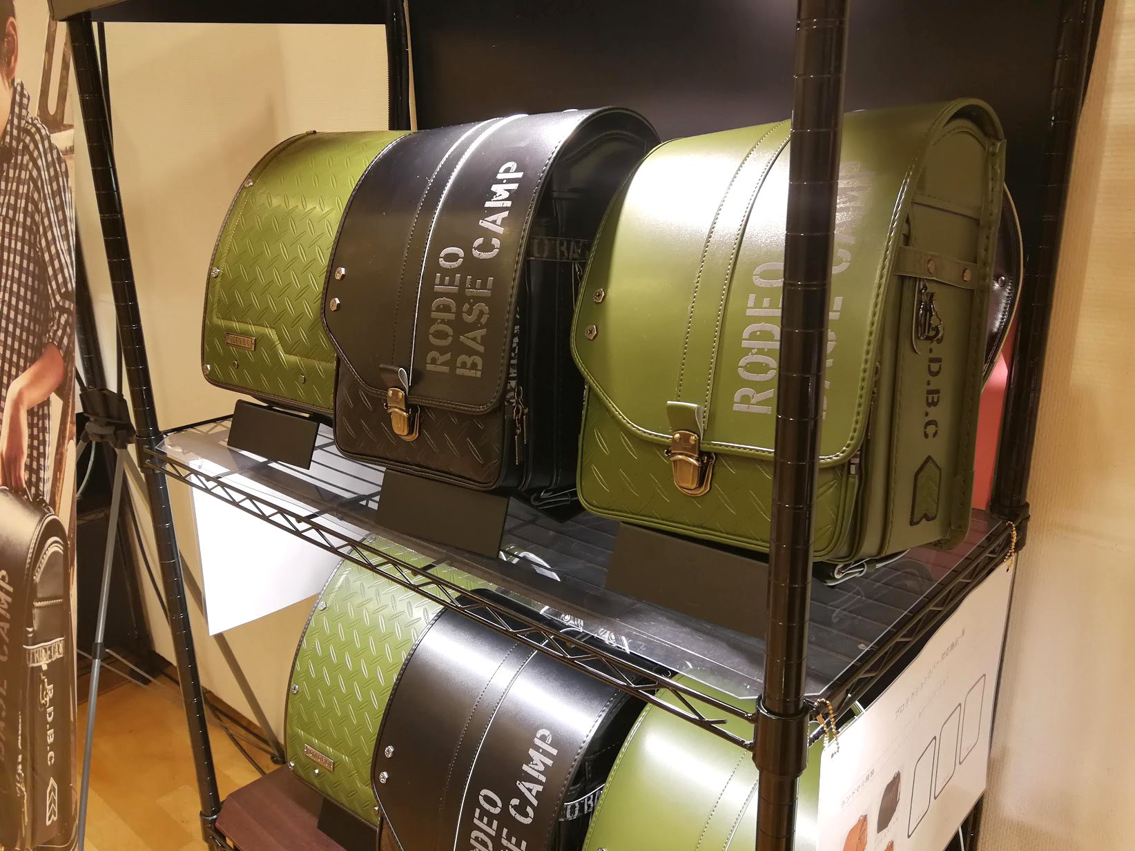 榎本よしたか まさかのミリタリーデザイン のランドセルも ワイルドな男子には需要があるのでしょうか ランドセルはもともとオランダ陸軍のバックパック ランセル が輸入されたものが起源とはいえ パンチの効いた デザインですね T Co