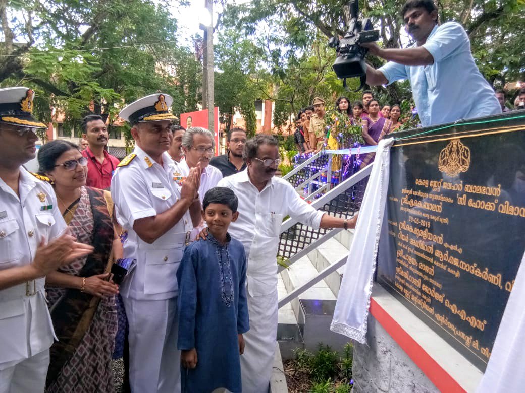 DefencePROTvm's tweet photo. Hon.Minister AK Balan handed over the renovated static display of @indiannavy fighter aircraft #Sea_Hawk to Jawahar Balbhavan, Tvm,in presence of Rear Admiral Nadkarni,Chief of Staff,#SNC
The aircraft was used for bombing Chittagong during 3rd Indo-Pak war in 1971 https://t.co/qwDKHnOmWH