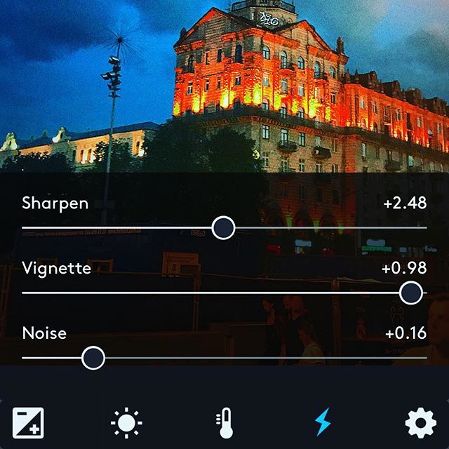 xcstudio's tweet image. More effects: Vibrance, Sharpening, Add Noise and Vignette 👍 new version of VideoLUT in days ift.tt/2seVyl8