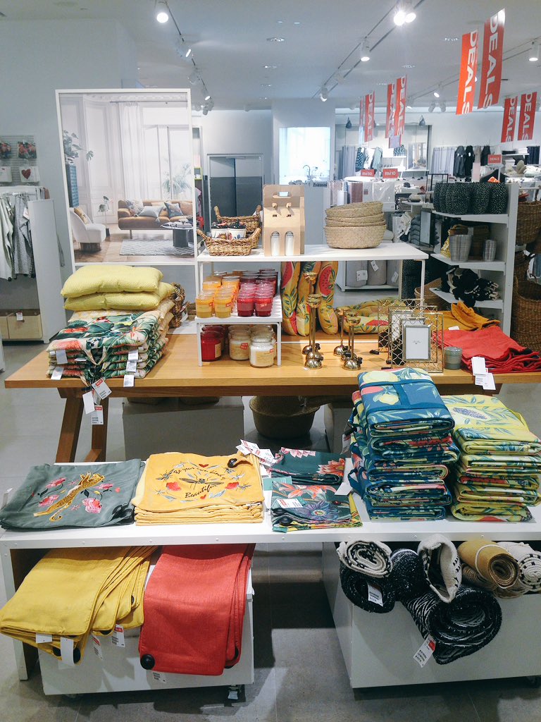 hafizkenny's tweet photo. ATTENTION!!!! 

GOOD NEWS TO EVERYONE YANG SUKA H&amp;M HOME. 

Since my store H&amp;M IOI City Mall Putrajaya tak carry Home Dept after this and kitaorng tengah buat semua DEALS items from 50%-70% ! 

COME WHILE STOCK LAST! 🤗 https://t.co/60w8qam42g