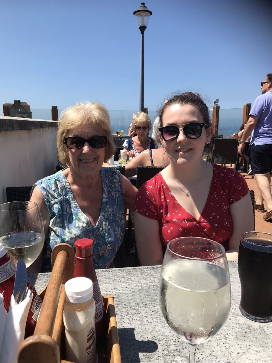 melisxbaker's tweet photo. Lovely lunch at the Pier House Westward Ho!  Rosie very well behaved too 😃. Time for a little walk #bankholiday #sunnydays https://t.co/aQsCx7cR8V