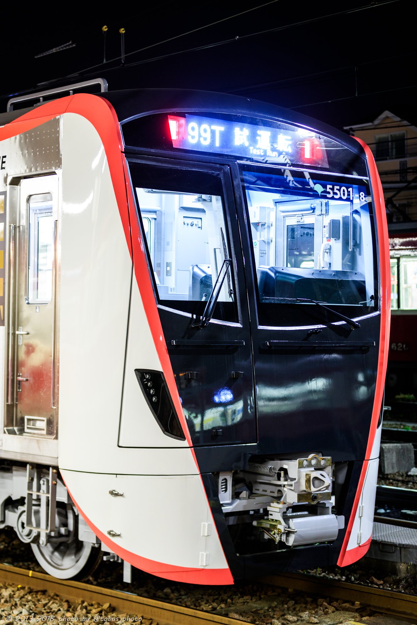 இல 都バス 都営浅草線の新型5500形の京急線試運転 デザインも良くカッコ良さがある デビューしたら 浅草線の車両のイメージが変わりそうだ Twitter