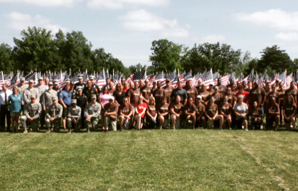 UPSers's tweet photo. On #MemorialDay, #UPSsalutes all our veterans &amp; those who have lost their lives serving our country. Thanks to our @OhioValUPSers, who installed 1,000 flags at Arlington Memorial Gardens honor of our veterans. https://t.co/G1El8PK2VD
