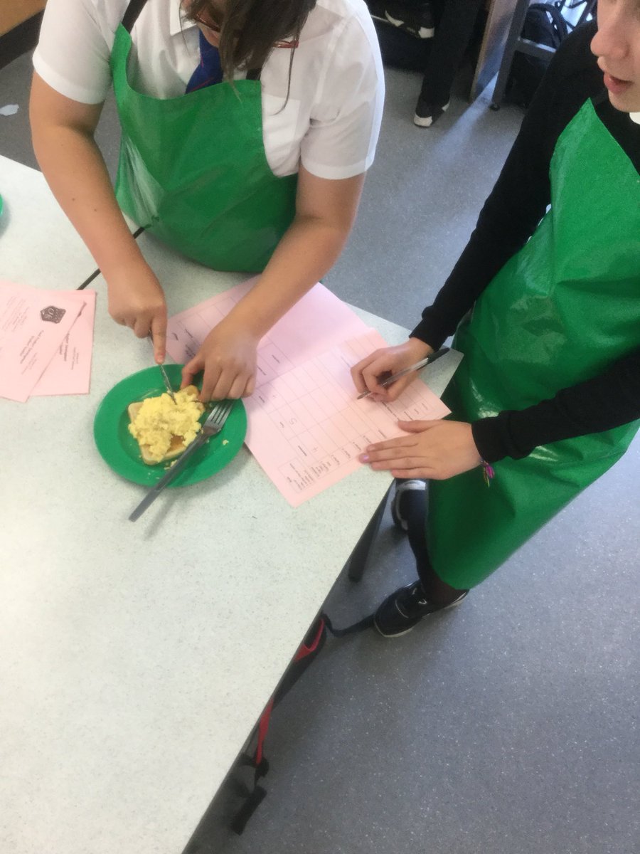 chsfct's tweet image. Kick starting the 2018-19 Health and Food Technology  new year with coagulation in action #functionalproperties 🍳