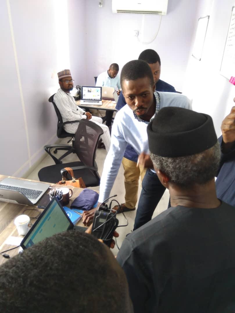 badako_daka's tweet photo. The Vice President,discussing with CEOs and representatives of Startups @UberNigeria @Accounteer @jalo_ng
#VPAtVP
#NSIPHubs
#BetterNigeria https://t.co/DPTkonAQK1
