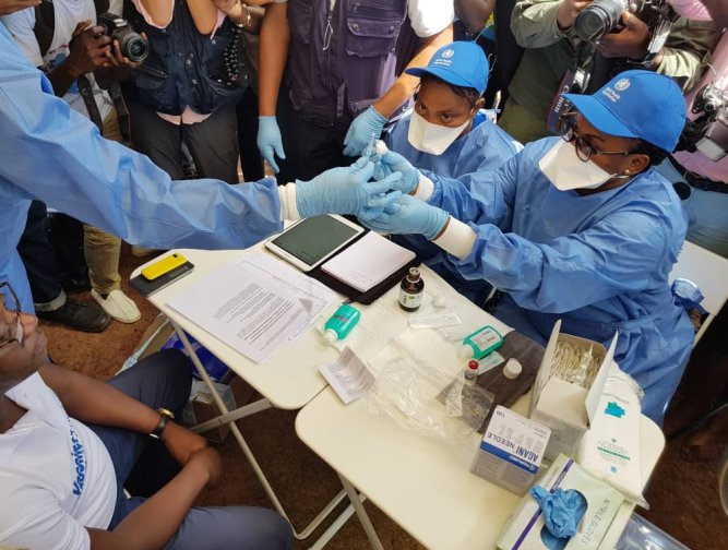 WHOAFRO's tweet photo. WHO is bringing additional staff to Bikoro &amp; other remote areas of #DRC to help frontline health workers respond to the #Ebola outbreak.
Since the outbreak started we've sent a mobile lab, vaccines, supplies, infection prevention experts, community engagement &amp; other specialists. https://t.co/wK2B6Uac6f