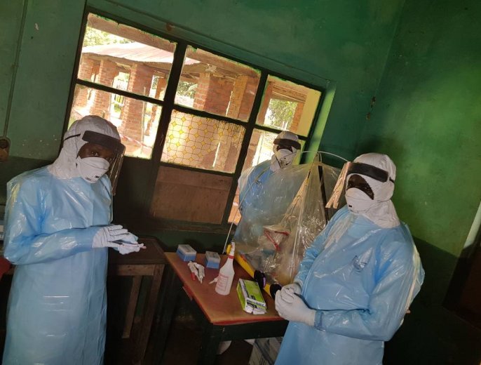 WHOAFRO's tweet photo. WHO is bringing additional staff to Bikoro &amp; other remote areas of #DRC to help frontline health workers respond to the #Ebola outbreak.
Since the outbreak started we've sent a mobile lab, vaccines, supplies, infection prevention experts, community engagement &amp; other specialists. https://t.co/wK2B6Uac6f