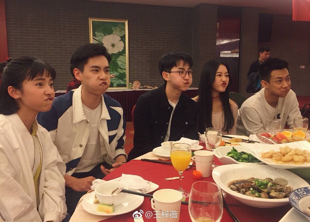 8반들 내한하면 국시날 제외하고 무조건달려간다.. 치아문원작도 드라마도 한국언급있는데 내한해주세요 #치아문단순적소미호 #致我们单纯的小美...