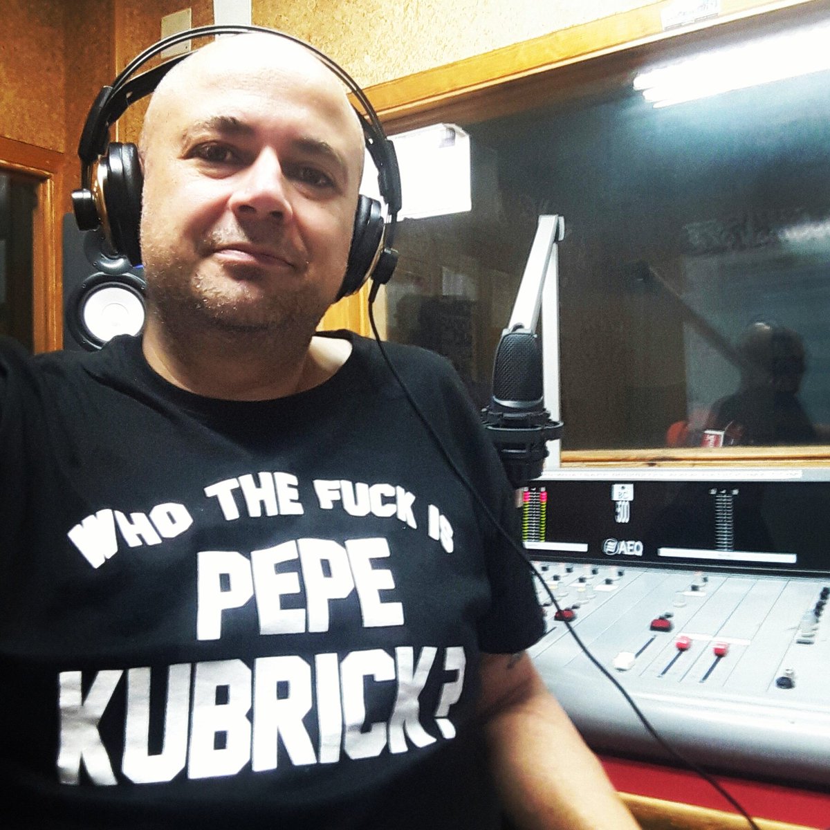 DESTILERIABAR's tweet photo. hoy lunes de 16:00-17:00 podéis escuchar Terciopelo Azul en el 107.8 fm y por Internet en https://t.co/1HNXvE1FI1
@radiocima1 #carlosterciopeloazul #radiocima #rockandrollradio #Terciopeloazul #Ponferrada #Bierzo #rockandroll https://t.co/KzM8B2NoK1