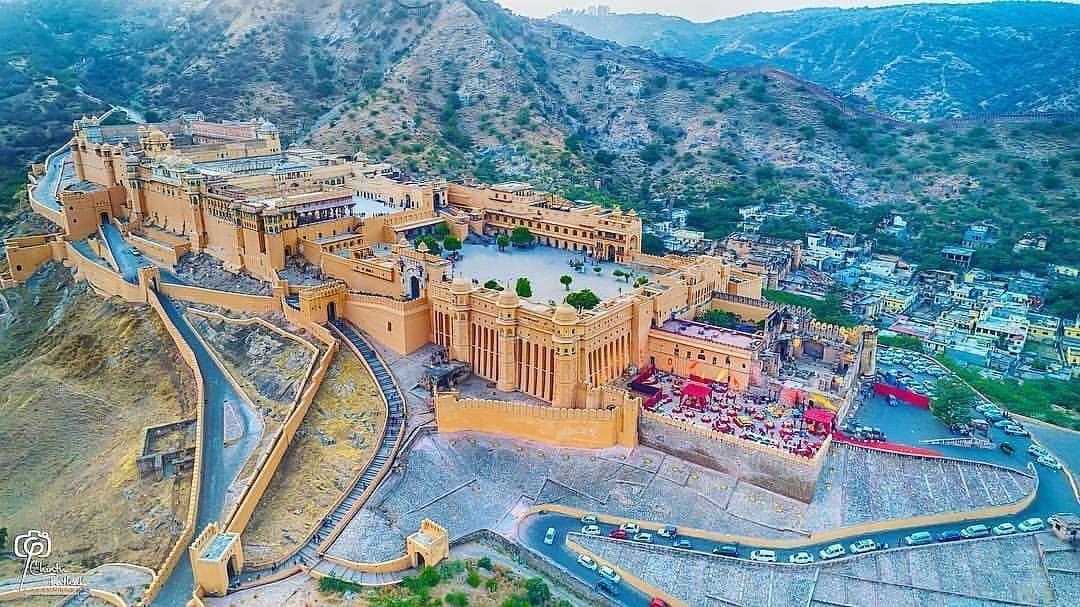 How about this view of Amber Fort?
.

#padharotravel #padharorajasthan #GLocalTravel  #jaipur #jaipurpinkcity
#rangeelorajasthan #rajasthan #rajasthantourism #india #fort #palace #heritage #history