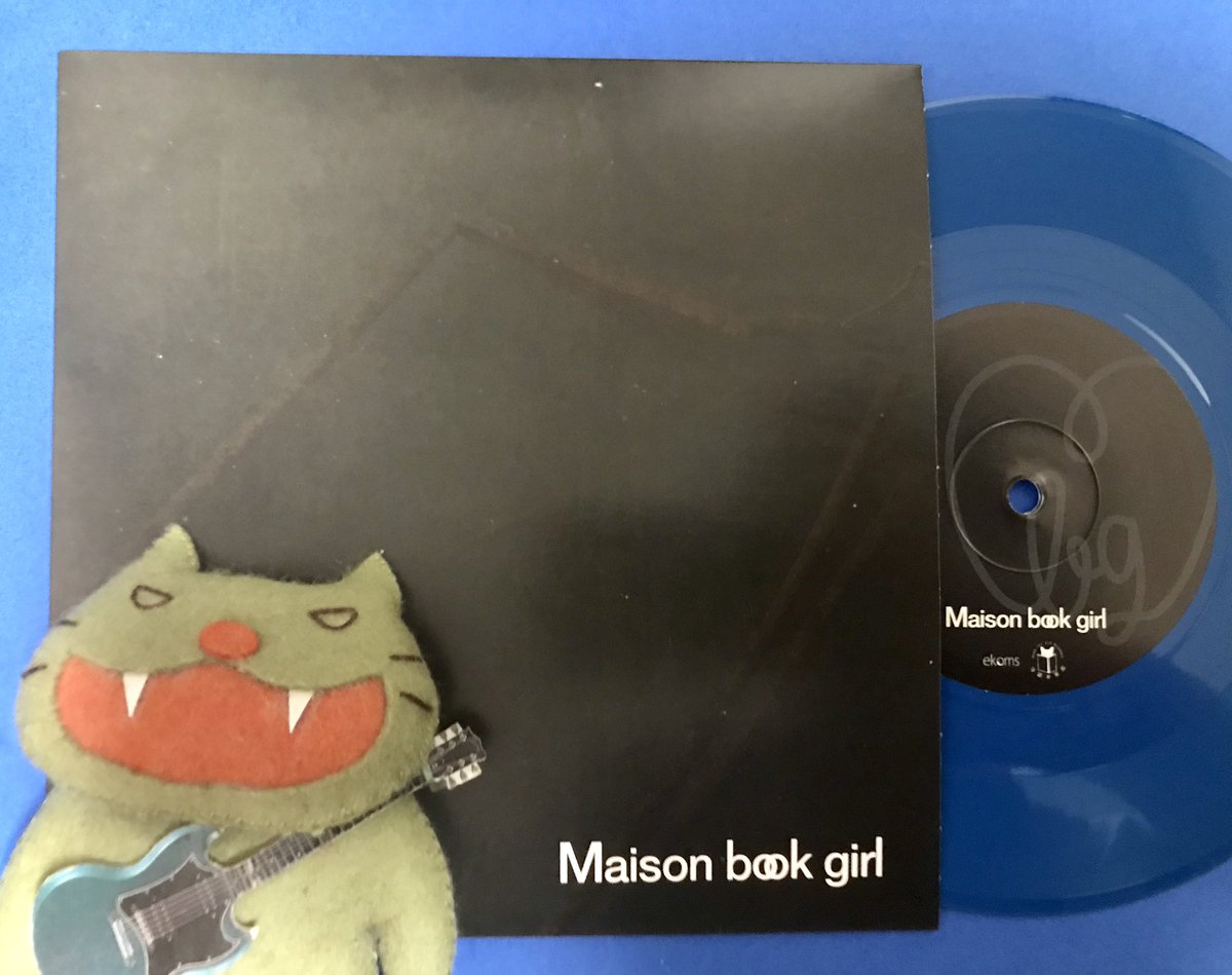 popit1998's tweet photo. Maison Book GirlのUKレーベルからの7インチ！無機質に疾走するKarmaと手拍子変拍子なBath Roomの代表的2曲収録。リリースタイミングでThe Great Escapeに出たけどイギリス人はどんな反応だったのかな？異質で面白いと思われたかしら？ #MaisonBookGirl #ReadTheAir https://t.co/JYUO3wY3Ja