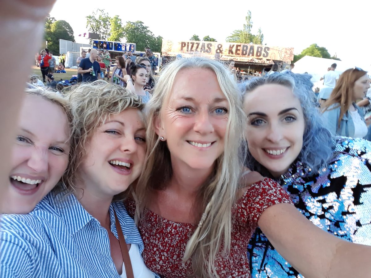amj36's tweet photo. #Amazing day yesterday at #BiggestWeekend @jasonderulo @taylorswift13 @30SECONDSTOMARS @JaredLeto @pixi_1008 https://t.co/HXrvionYWl