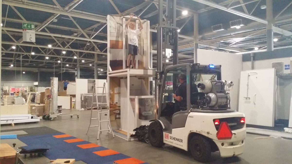 LIFTUSnl's tweet photo. We zijn op deze warme dag druk bezig met de voorbereidingen voor de Supportbeurs. Ben jij er tussen 30 mei en 2 juni ook bij? Wij hebben gratis toegangstickets. Meld je vandaag nog aan! (Op=op) https://t.co/rtGQw5nJD1 #klimaatzaak #italië #liften #supportbeurs https://t.co/LUI6zq0gmE